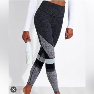 ALO High-Waist Alosoft Momentum Legging